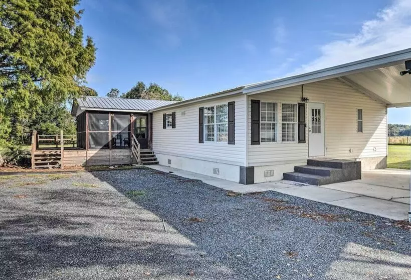 Palatka Hideaway W/ Fireplace & Private Porch