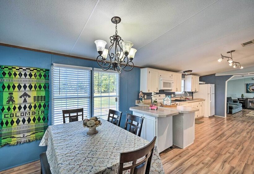 Palatka Hideaway W/ Fireplace & Private Porch