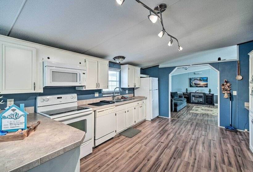 Palatka Hideaway W/ Fireplace & Private Porch