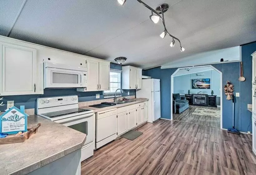 Palatka Hideaway W/ Fireplace & Private Porch