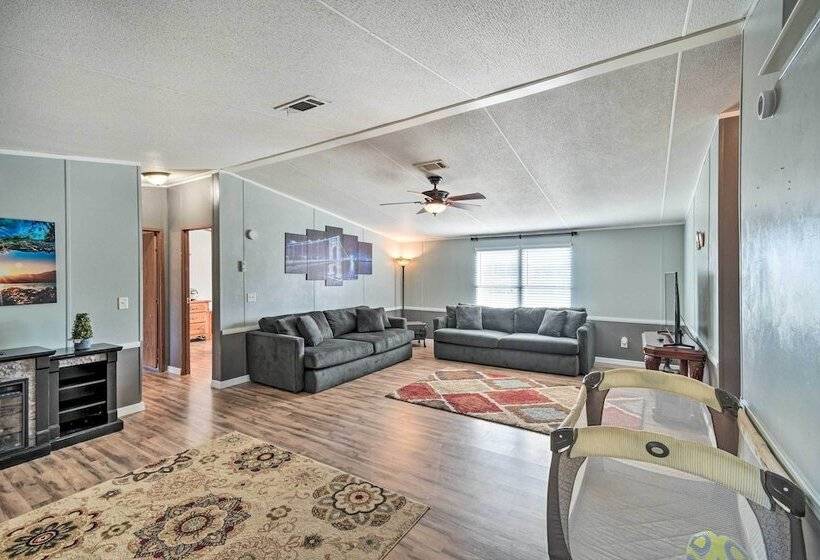 Palatka Hideaway W/ Fireplace & Private Porch