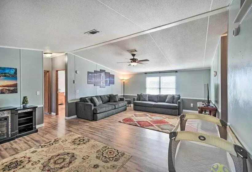 Palatka Hideaway W/ Fireplace & Private Porch