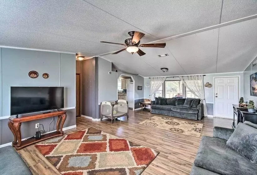 Palatka Hideaway W/ Fireplace & Private Porch