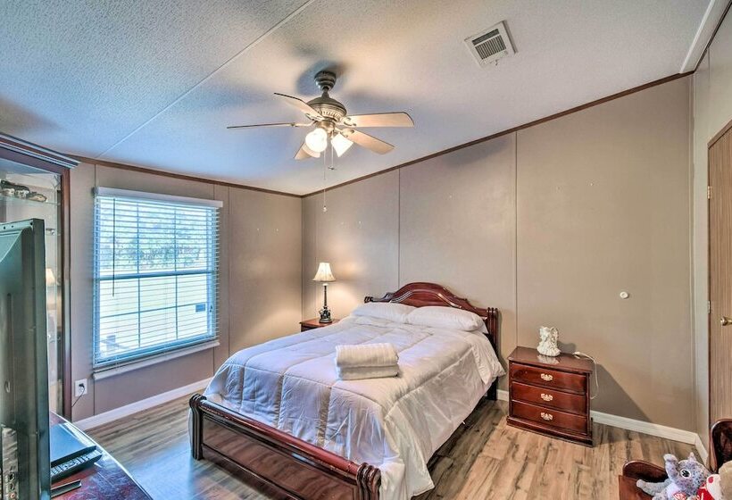 Palatka Hideaway W/ Fireplace & Private Porch