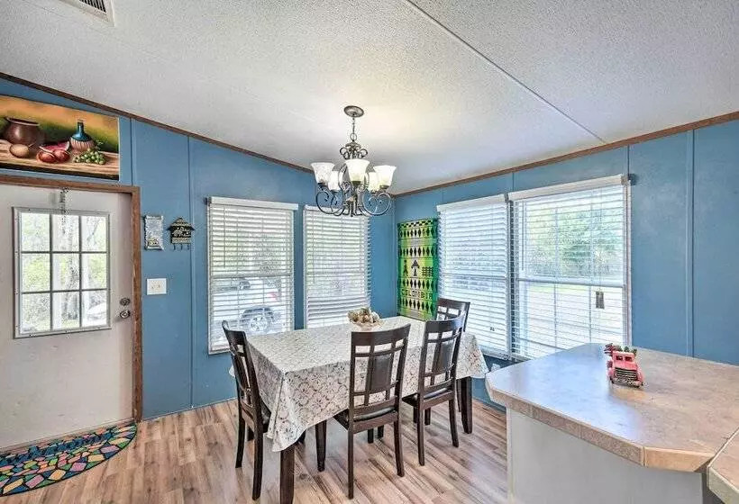 Palatka Hideaway W/ Fireplace & Private Porch