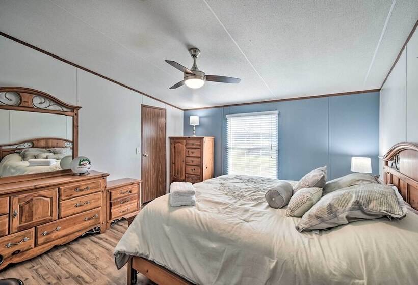 Palatka Hideaway W/ Fireplace & Private Porch