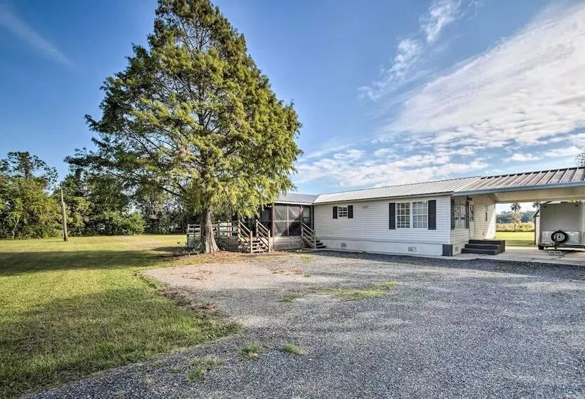 Palatka Hideaway W/ Fireplace & Private Porch