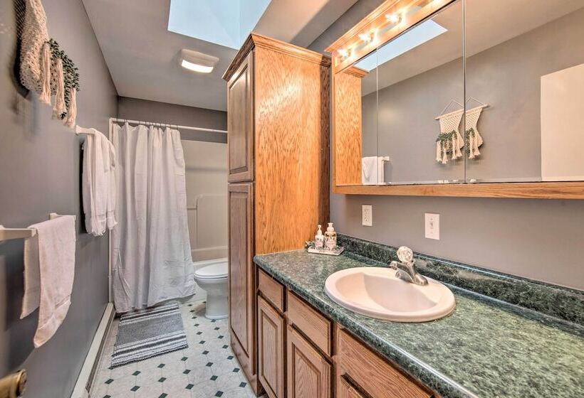 Peaceful Belleville Retreat W/ Farm Views!