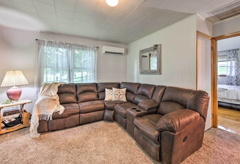 Peaceful Belleville Retreat W/ Farm Views!