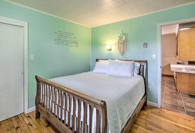 Peaceful Belleville Retreat W/ Farm Views!