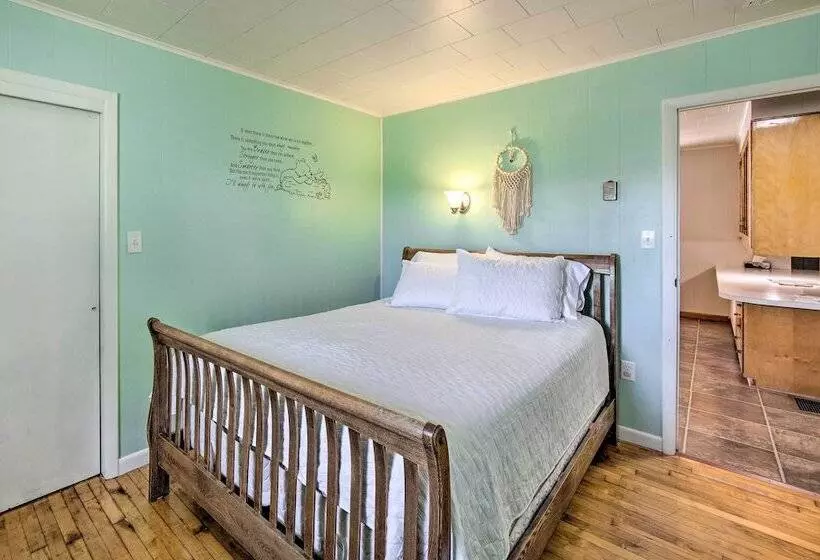 Peaceful Belleville Retreat W/ Farm Views!