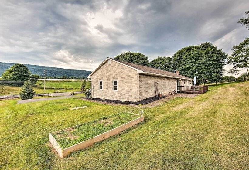 Peaceful Belleville Retreat W/ Farm Views!