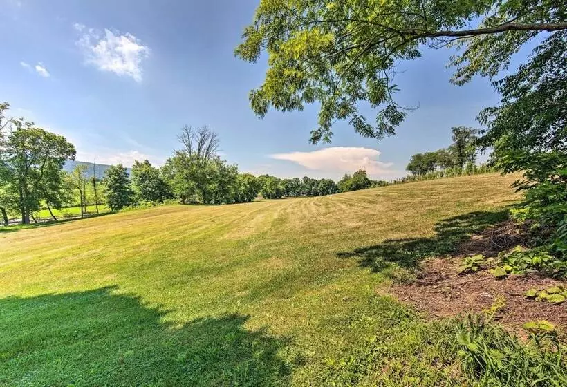 Peaceful Belleville Retreat W/ Farm Views!