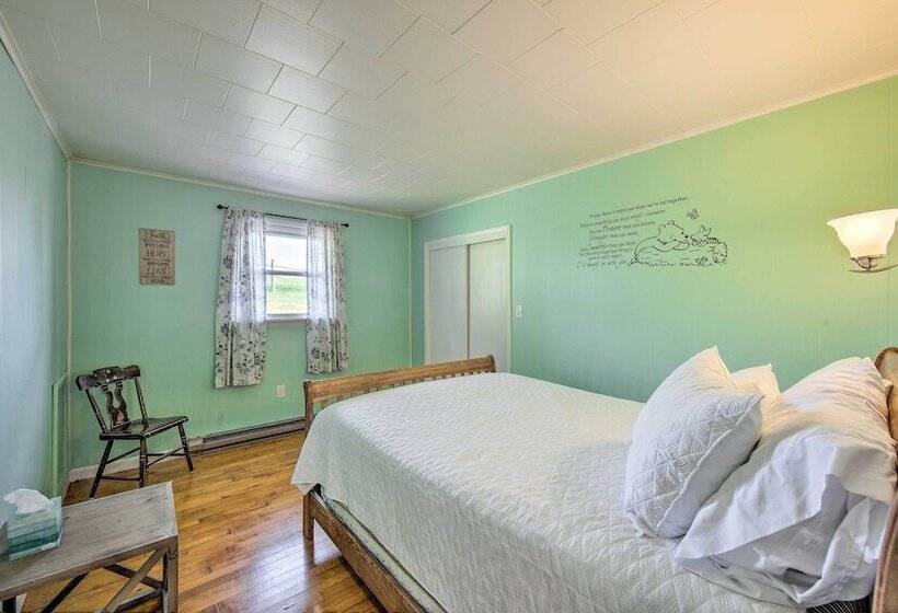 Peaceful Belleville Retreat W/ Farm Views!