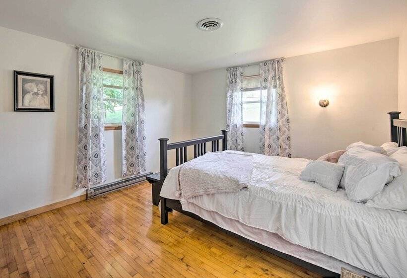 Peaceful Belleville Retreat W/ Farm Views!