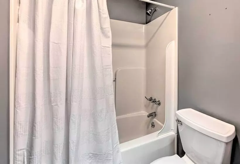 Peaceful Belleville Retreat W/ Farm Views!