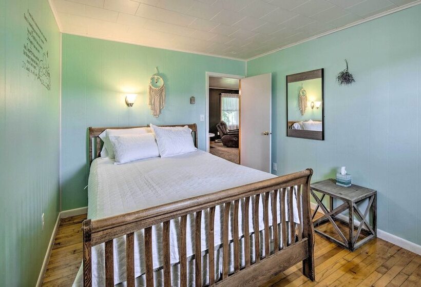 Peaceful Belleville Retreat W/ Farm Views!