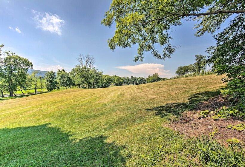 Peaceful Belleville Retreat W/ Farm Views!