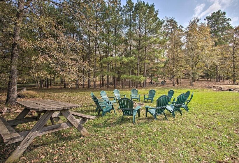 Peaceful Pet Friendly Retreat W/ Private Hot Tub!