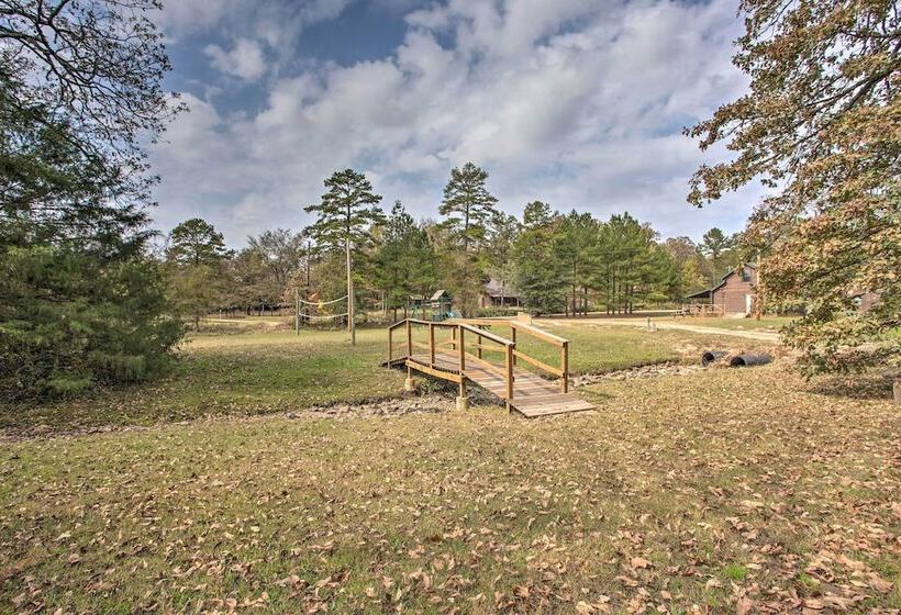 Peaceful Pet Friendly Retreat W/ Private Hot Tub!