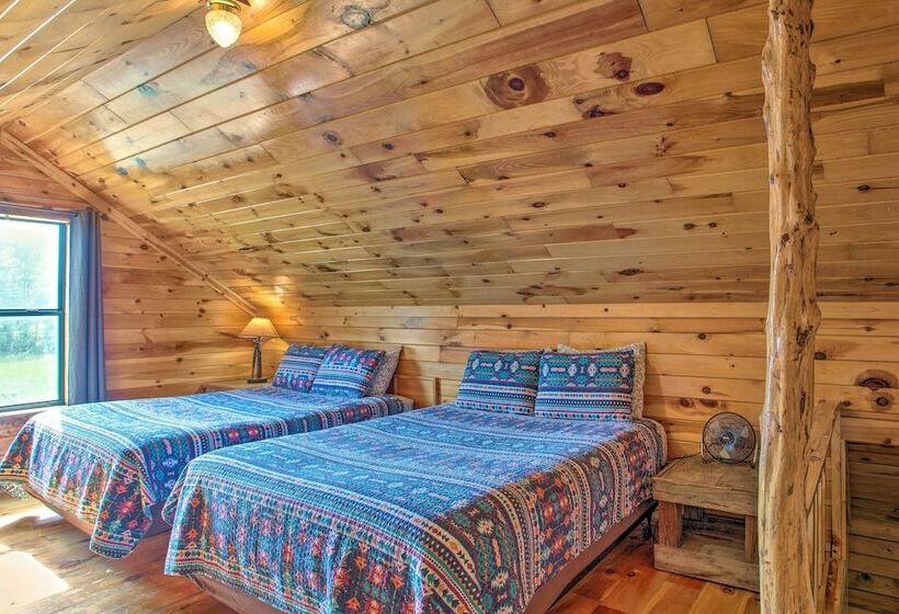 Peaceful Pet Friendly Retreat W/ Private Hot Tub!