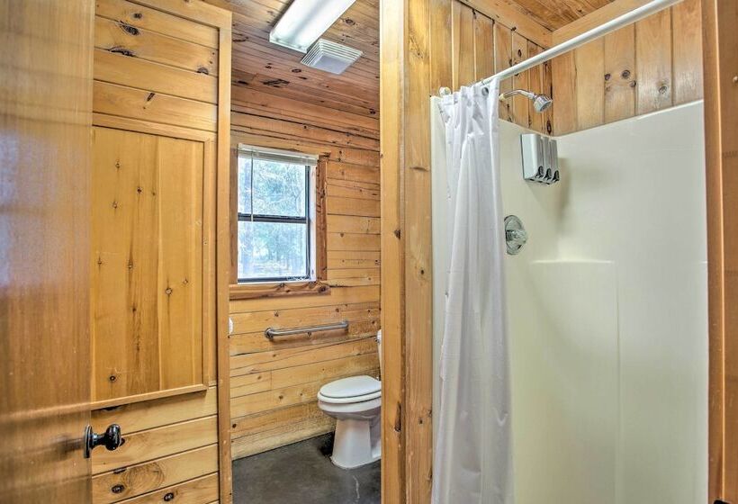 Peaceful Pet Friendly Retreat W/ Private Hot Tub!