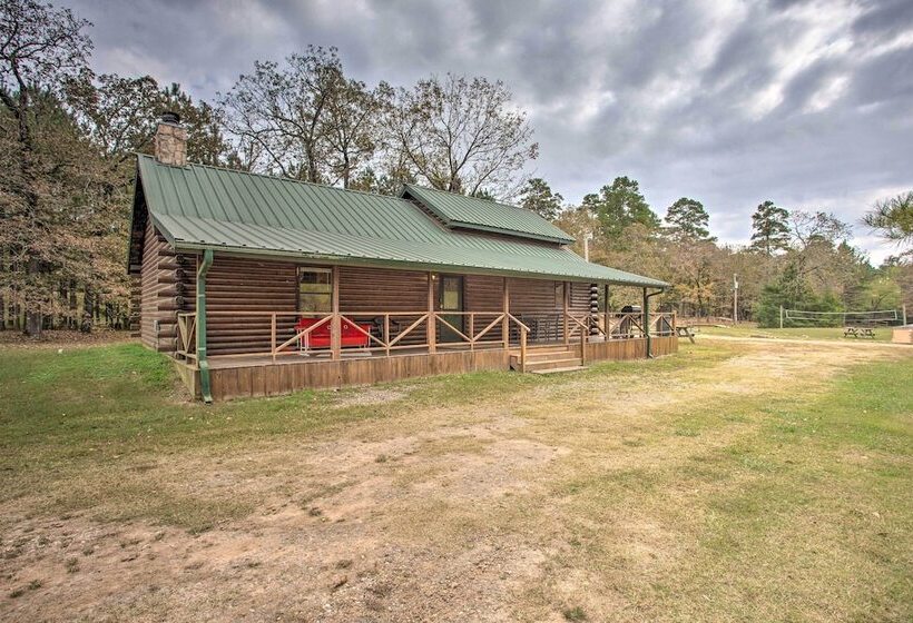 Peaceful Pet Friendly Retreat W/ Private Hot Tub!