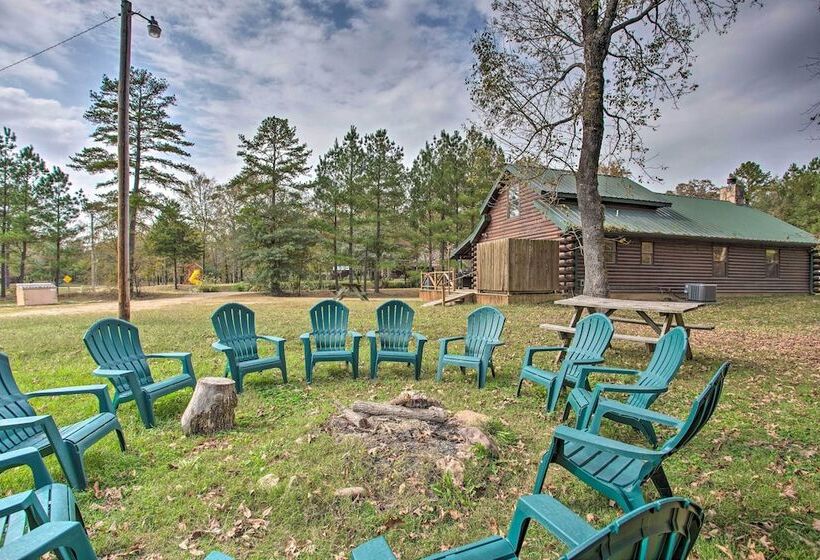 Peaceful Pet Friendly Retreat W/ Private Hot Tub!