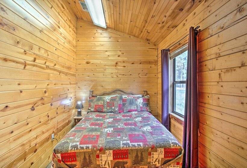 Peaceful Pet Friendly Retreat W/ Private Hot Tub!