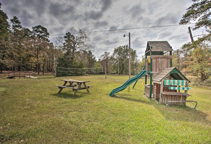 Peaceful Pet Friendly Retreat W/ Private Hot Tub!