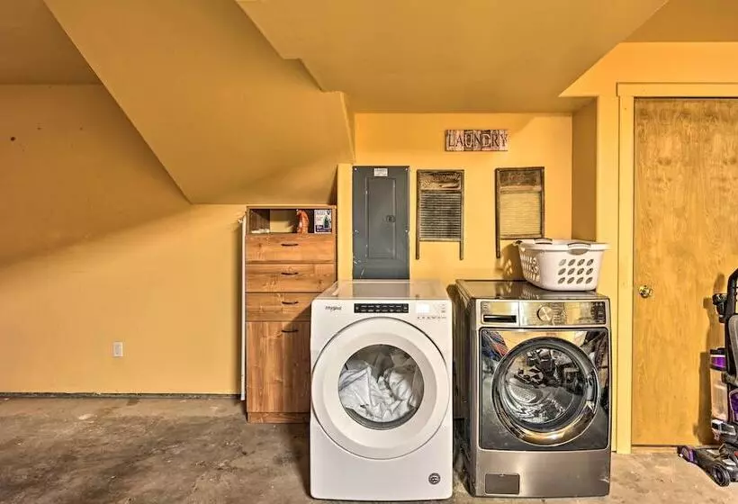 Peaceful Superior Home W/ Fire Pit & Mtn View