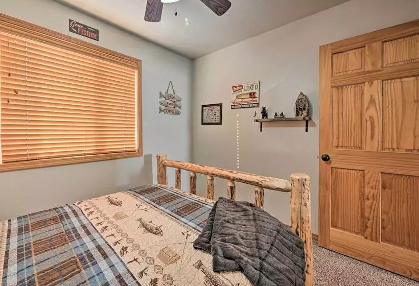 Peaceful Superior Home W/ Fire Pit & Mtn View