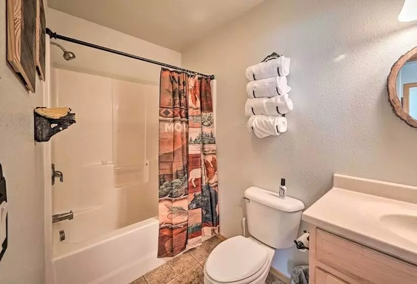 Peaceful Superior Home W/ Fire Pit & Mtn View