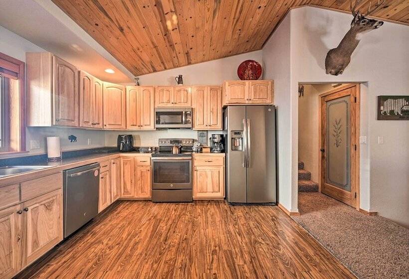 Peaceful Superior Home W/ Fire Pit & Mtn View