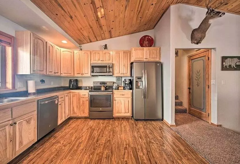 Peaceful Superior Home W/ Fire Pit & Mtn View