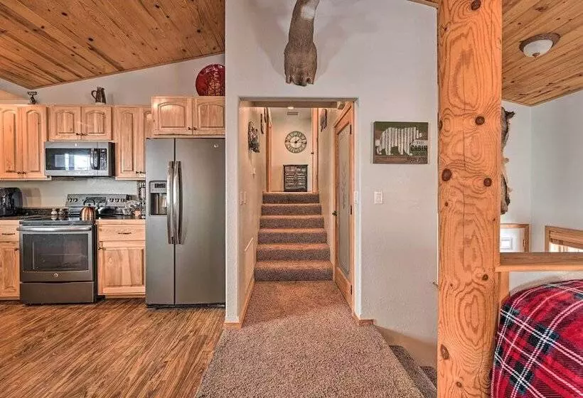 Peaceful Superior Home W/ Fire Pit & Mtn View