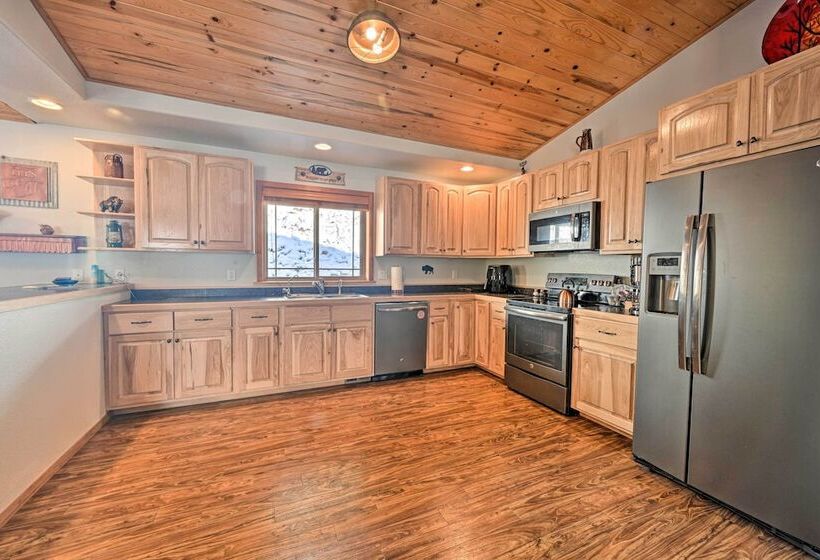 Peaceful Superior Home W/ Fire Pit & Mtn View