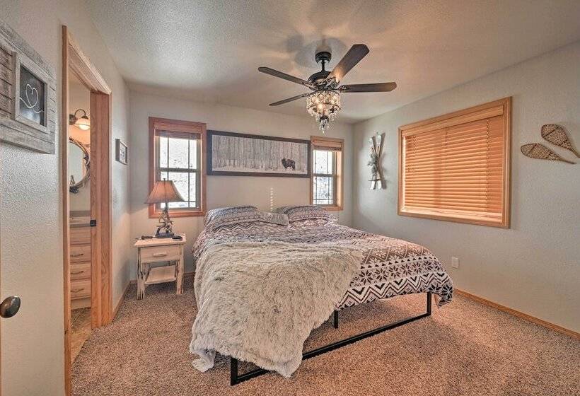 Peaceful Superior Home W/ Fire Pit & Mtn View