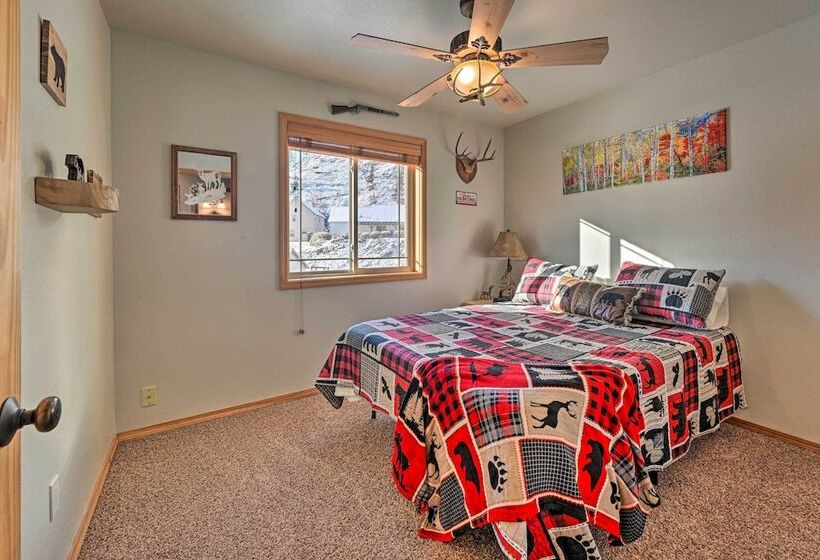 Peaceful Superior Home W/ Fire Pit & Mtn View