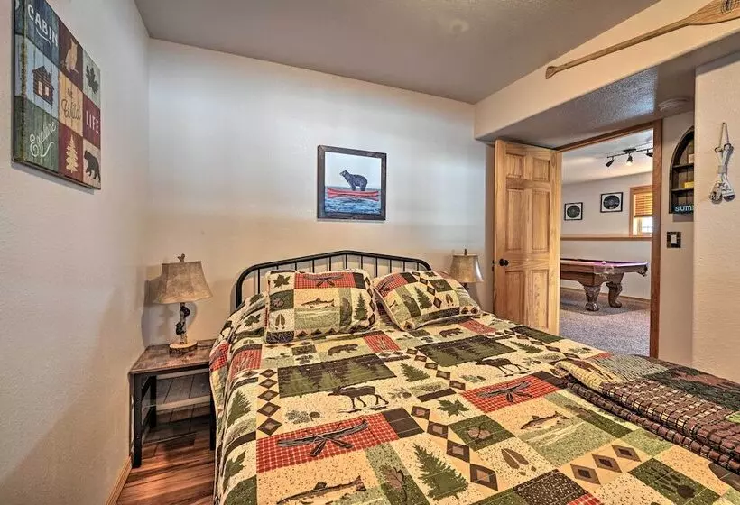 Peaceful Superior Home W/ Fire Pit & Mtn View