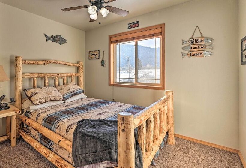 Peaceful Superior Home W/ Fire Pit & Mtn View