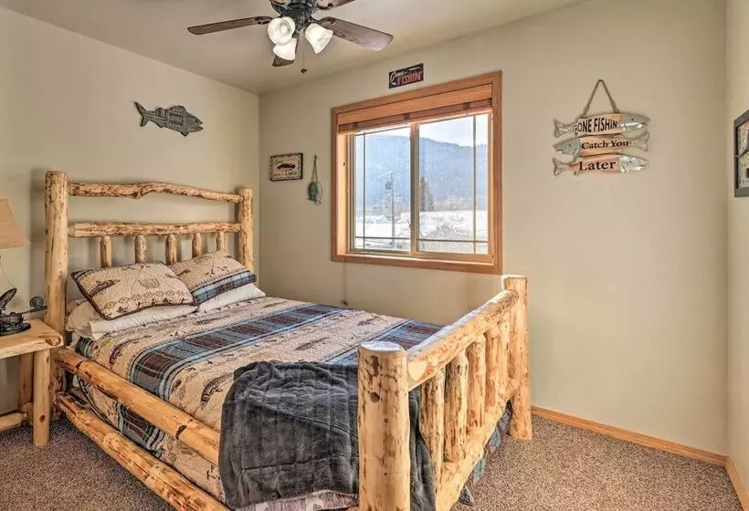 Peaceful Superior Home W/ Fire Pit & Mtn View