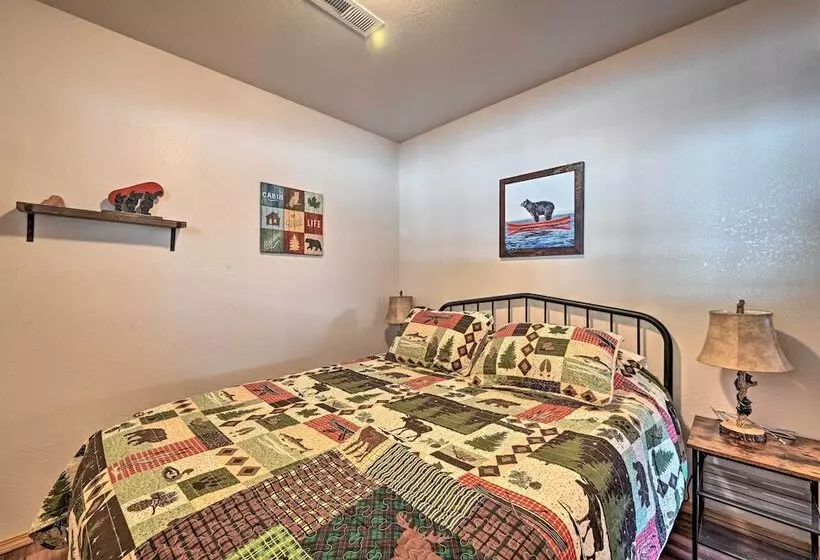 Peaceful Superior Home W/ Fire Pit & Mtn View