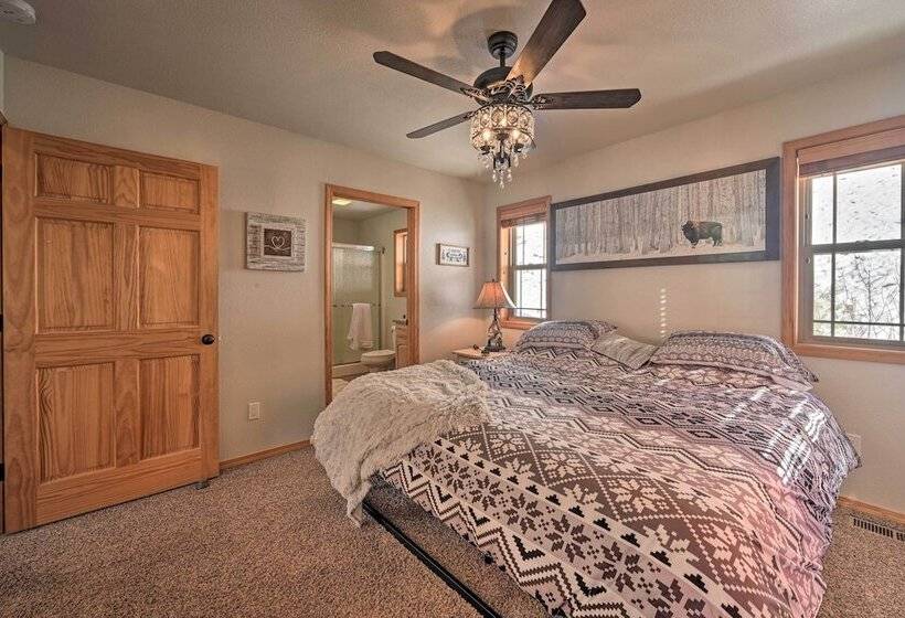 Peaceful Superior Home W/ Fire Pit & Mtn View