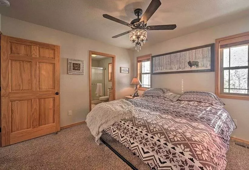 Peaceful Superior Home W/ Fire Pit & Mtn View