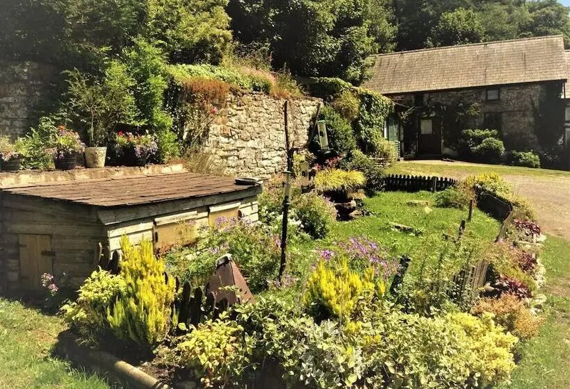 Relaxing Holiday In Millpond Cottage   Cwmiar