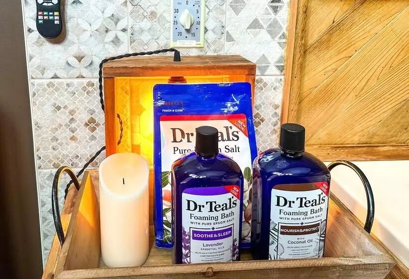 Private Spa, Fire Pit & Deck: Poconos Home!