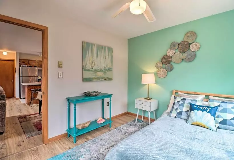 Private Spa, Fire Pit & Deck: Poconos Home!