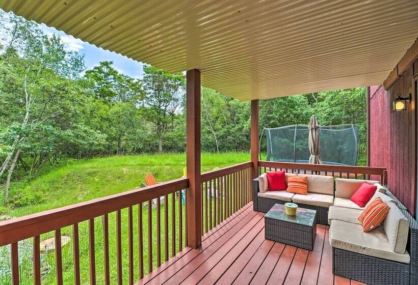 Private Spa, Fire Pit & Deck: Poconos Home!