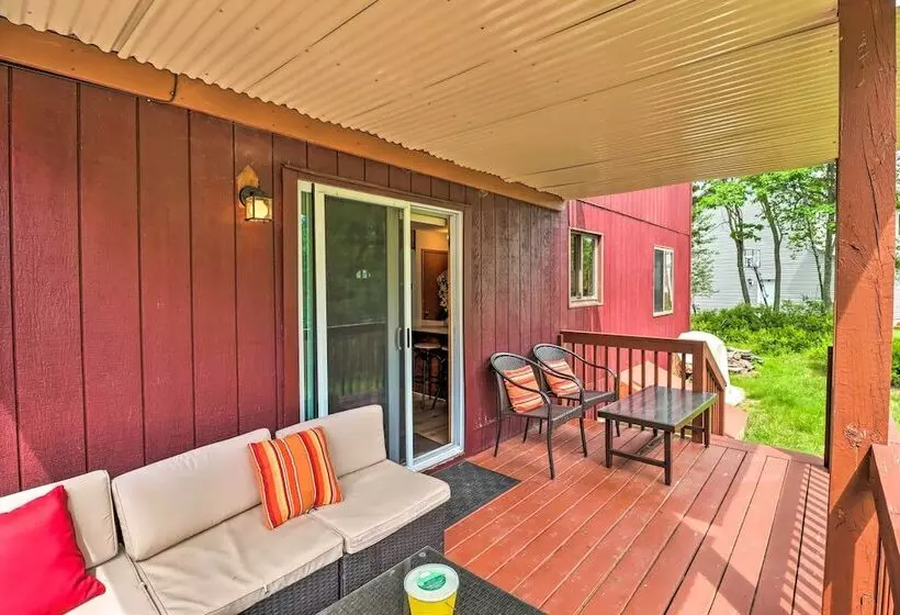 Private Spa, Fire Pit & Deck: Poconos Home!